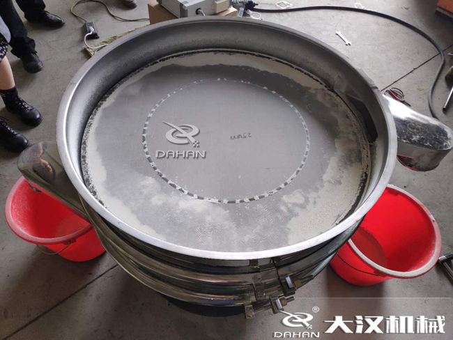 篩分過程中帶有水分的物料會影響篩分效果嗎？