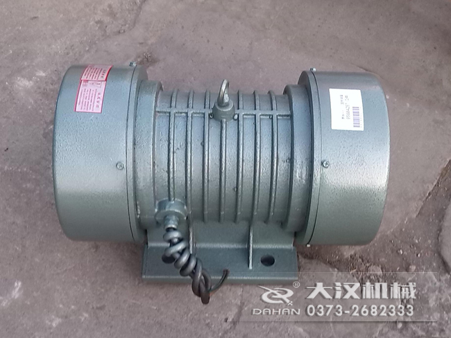 VB振動(dòng)電機(jī)的選型要根據(jù)所匹配產(chǎn)品需要的激振大小，進(jìn)行選擇。