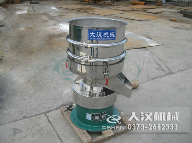 涂料過濾振動篩：利用振動電機的振動力帶動物料在篩網上進行篩分，從而利用篩網孔徑的大小不同，完成涂料的分級，除雜等篩分目的。