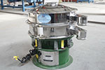 600型三次元振動篩，產(chǎn)量可達(dá)500kg/h。